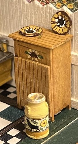 1/48" Scale Sunflower Sue Decorated Hutch 10000016-1