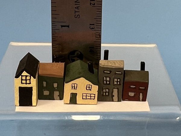 5 Tiny Wooden Houses MC06016