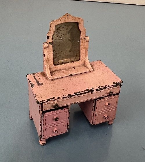 Antique Tootsie Toy Metal Dollhouse Dresser ala1102