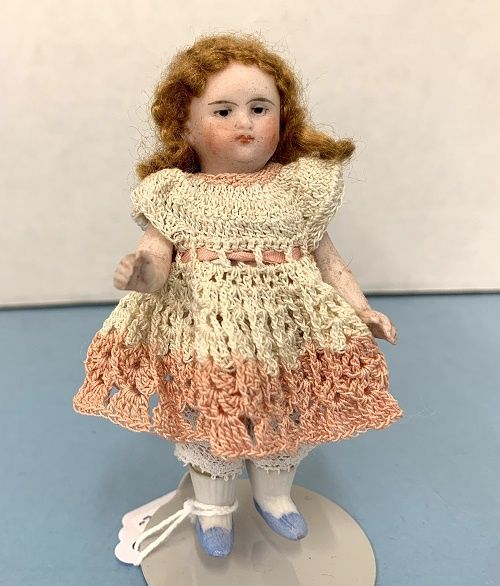 Antique All Bisque Girl in Crochet JHL25.4