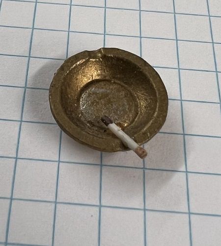Ash Tray with Cigarette mc05005