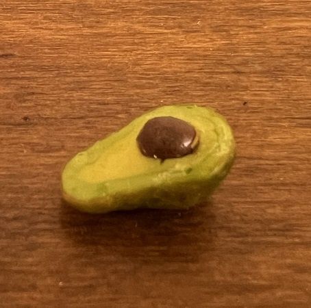 Avocado half th007