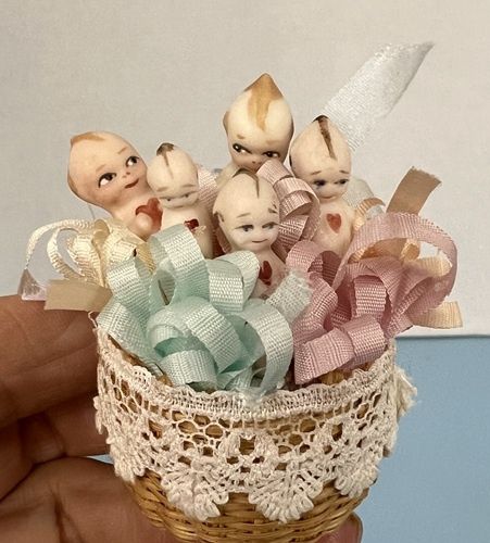 Basket of Kewpies lu002