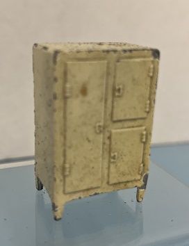 Antique Tootsie Toy Cream Colored Metal Refrigerator mn487