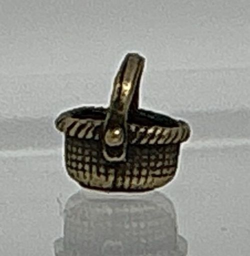 Antiqued Gold Tone Basket Charm mc031204