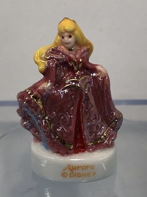 Aurora Figurine two auroa2