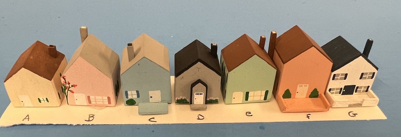 7 Tiny Wooden Houses to Put on a Shelf MC06006