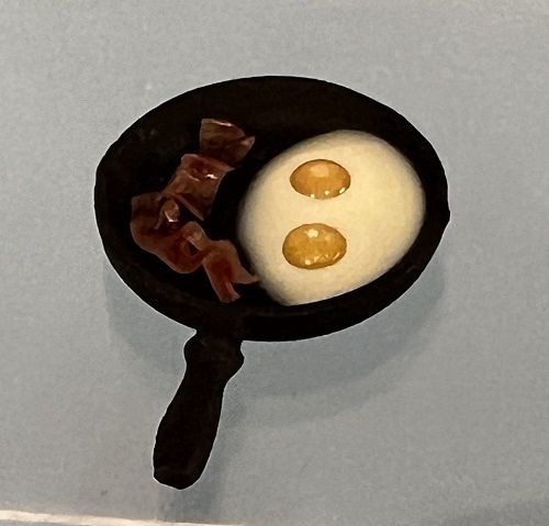 Bacon and Eggs in Iron Skillet mc139x
