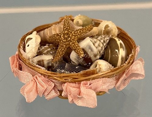 Basket of Shells 2 mn492