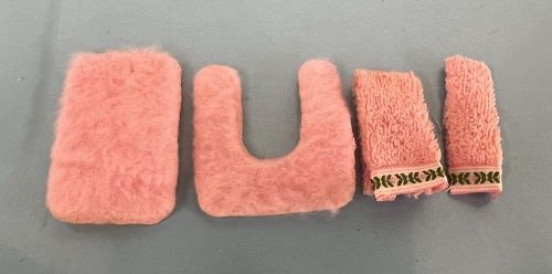 Bathroom Accessories in Pink MC567X