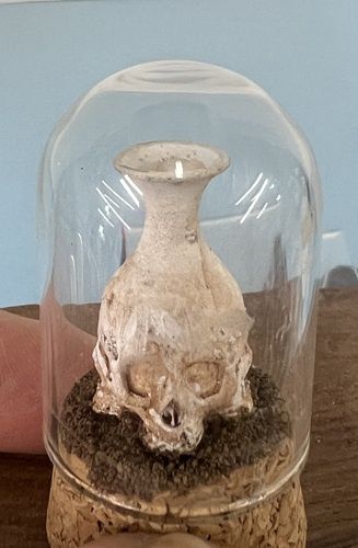 Antique Three-faced Skull Dome that Lights with a Battery Light mc04585