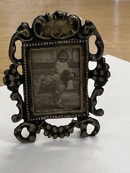 Antiqued Picture Frame with Picture of Child and Dog MC06084B