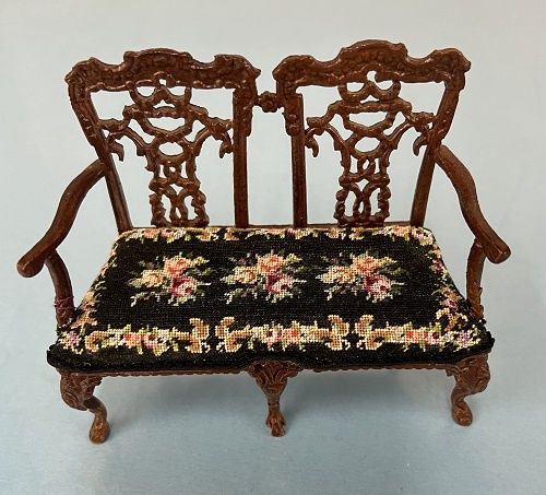 Bespaq Bench with Petit Point mc030975