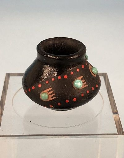 Black Pot with Turquoises 113330