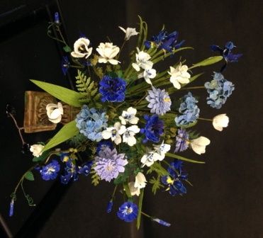 Blue and White Arrangement pg5162