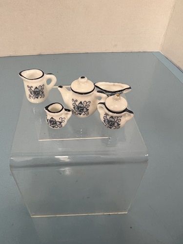 Blue and White Tea Set rm814