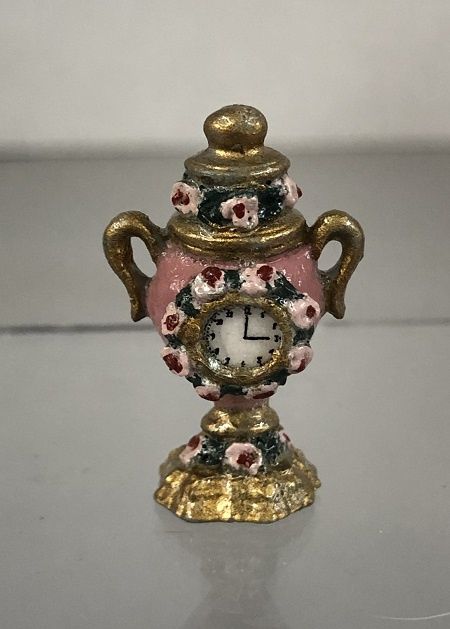 Brooke Tucker Pink Urn Clock with Roses bt0102p