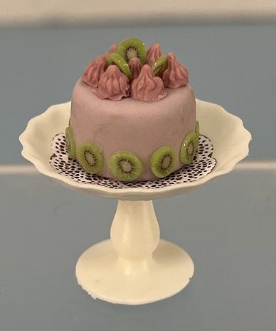 Cake on Standing Cakestand mc030924