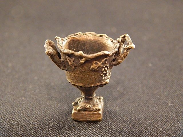 Cast Bronze Urn lh677