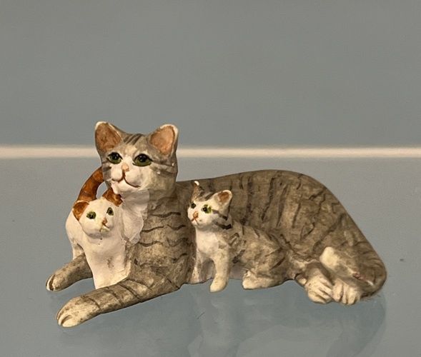 Cat with Two Kittens mc372x