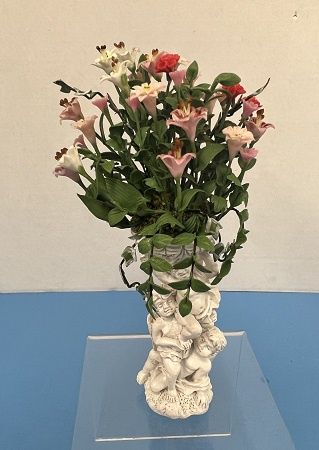 Cherubs Holding Up Flowers a3498