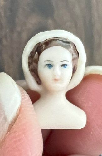 China Head with Victorian Hair in Net dd000c
