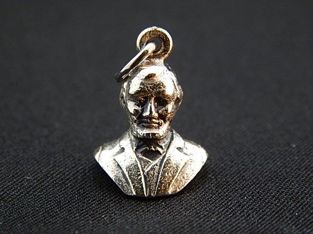 Bust of Lincoln Silver Charm lh100801