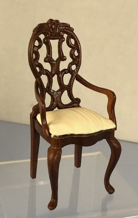 Carved Back Chair with Off White Cushion vta1020
