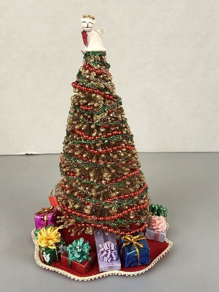 Cat Angle Christmas Tree in Red and Green 12519a