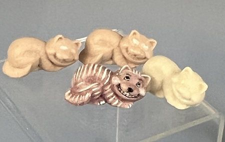 Cheshire Cat1 1/4" wide x 3/4" tall mc04841