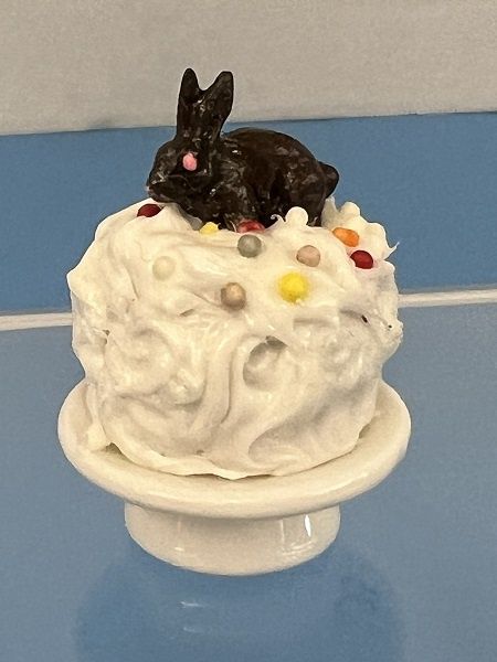 Bunny Cake on Cake Stand mc06068
