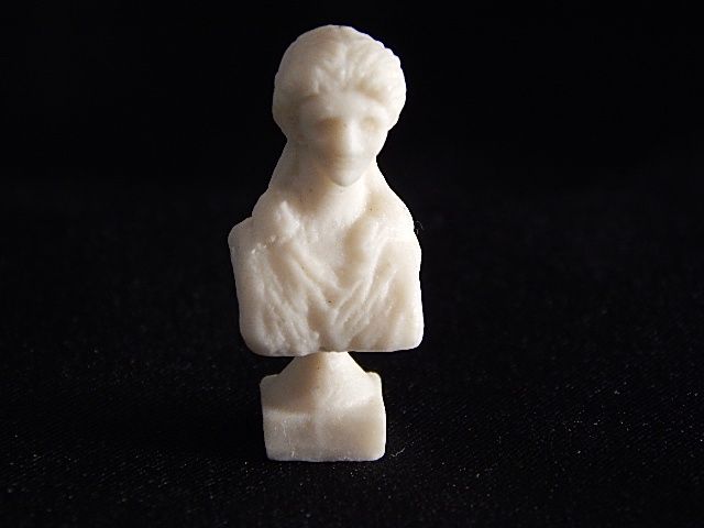 Bust of a Maiden lh678