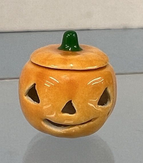 Carved Pumpkin with Removable Top H1038