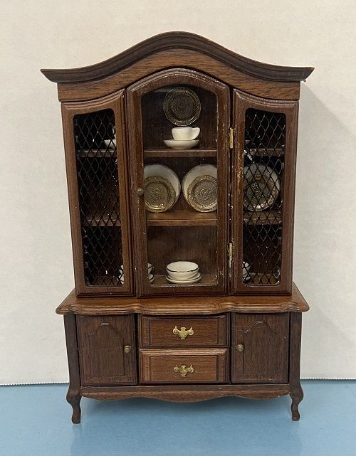 China Cabinet with Dishes mc571x