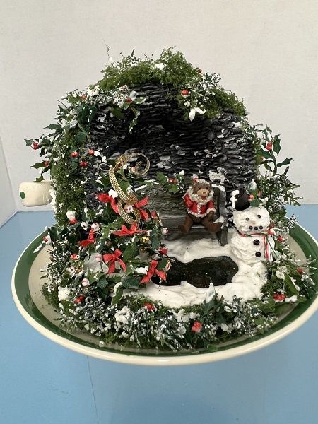 Christmas in a Spode Teacup and Saucer mn165