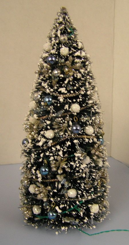 Christmas Tree in Blue and Silver ch22532a