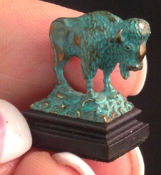 Buffalo Bronze Statue DRD901G