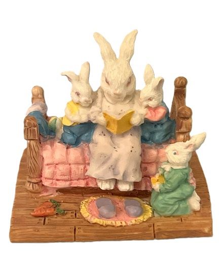 Bunny Family Reading Before Bed mc00548