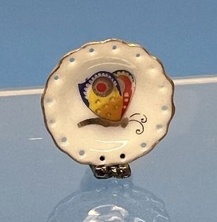 Butterfly Plate w/Decorative Holes Around the Edge cn413b