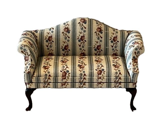 Camelback Sofa cn071