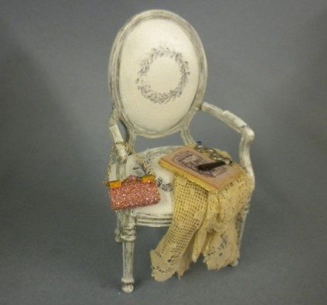 Chair with Purse STU39