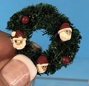 Christmas Wreath with Santa Heads and Apples stu087