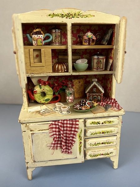 Christmas Time Filled Hutch ch22146