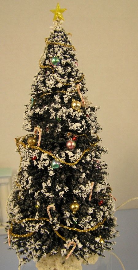 Christmas Tree with Antique Balls and Electrified ch22533