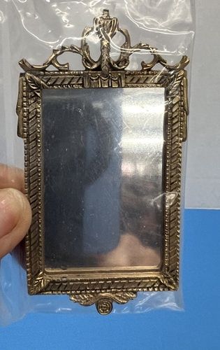 Classic Gold Tone Mirror cn615152