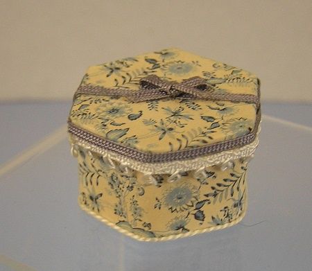 Country Blue Floral Hat Box ala395