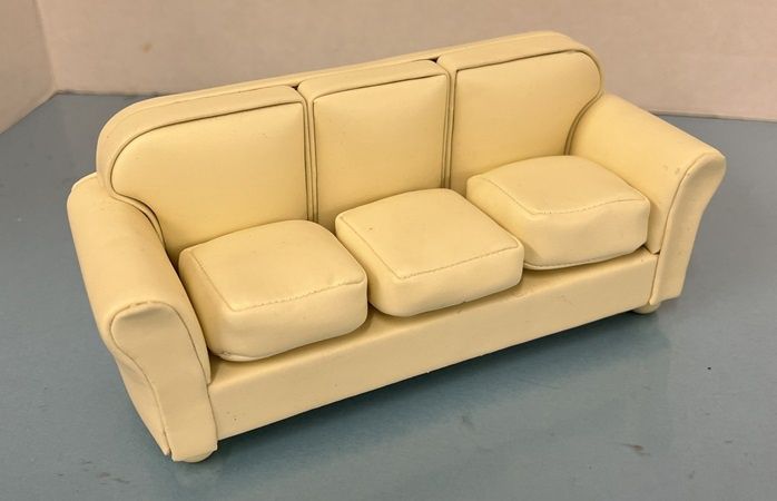 Cream Colored Leather Sofa mn290