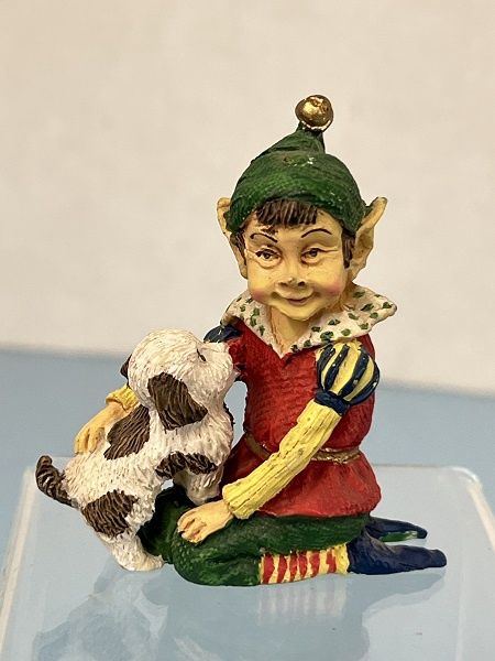 Christmas Elf with Puppy mn190