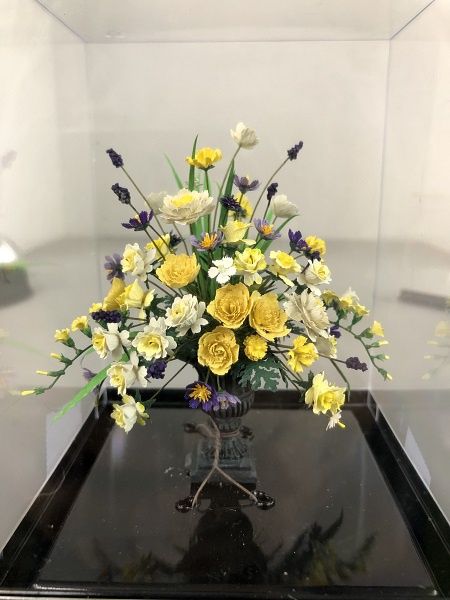 Classical Yellow Flower Arrangement mc04081