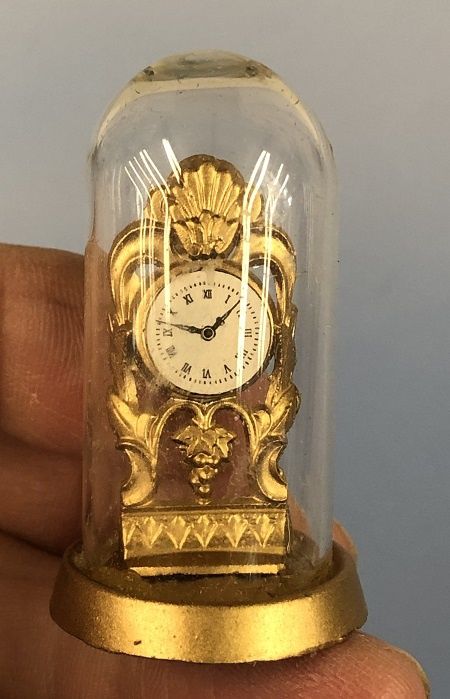 Clock Under A Dome mc04532